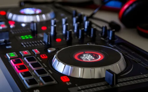 Numark Mixtrack Platinum